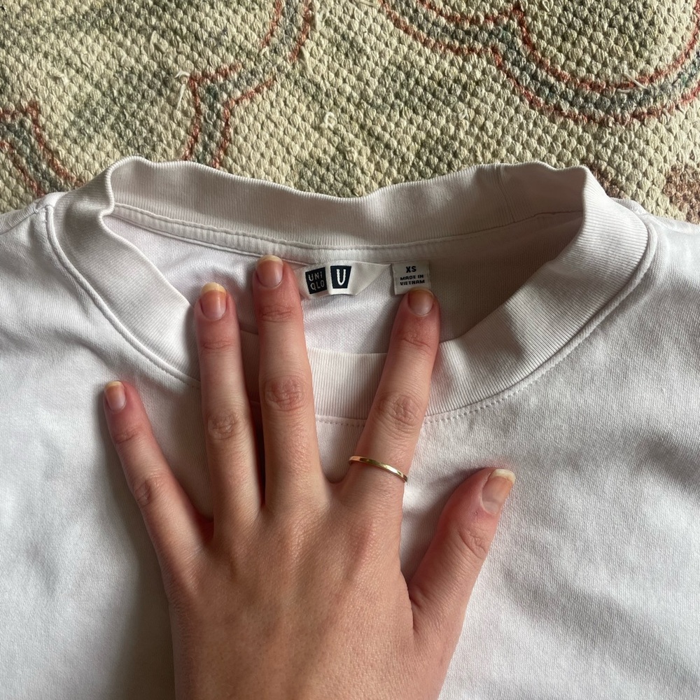 Uniqulo Classic White Crewneck Men's Shirt - Picture 3 of 3